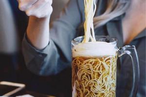 日本網民吐槽：「啤酒杯拉麵」流行起來，看上去很美味