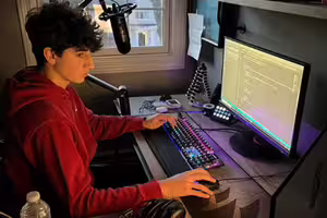 月入4千萬!天才少年7歲自學寫程式 18歲「靠1款APP」晉升CEO 月入4千萬!天才少年7歲自學寫程式 18歲「靠1款APP」晉升CEO