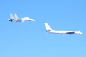 中俄軍機包夾日本!自衛隊緊急升空 日防長嚴正發聲了 中俄軍機包夾日本!自衛隊緊急升空 日防長嚴正發聲了