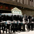 香港黑幫「新義安」大佬「李泰龍」的葬禮，實在太壯觀了！