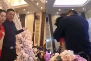 兒子綠爆！婚禮公公當眾強吻兒媳婦…全場竟熱烈鼓掌！主持人嚇呆表示：救不了…