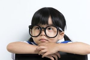 四眼田雞比例暴增 台灣學童視力惡化