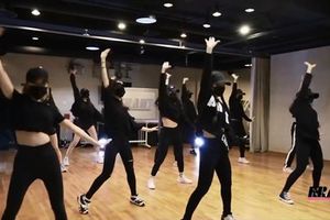 韓國女練習生重現〈Ei Ei〉刀群舞　網讚：最棒的翻跳