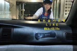 戀愛了！清秀正妹趴車清潔　網揪團洗車「求老司機帶路」