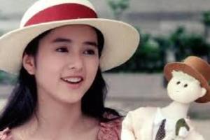 香港女星葉蘊儀13歲便被星探挖掘，後靠著拍攝廣告順利踏進演藝圈，以清純可愛的形象竄紅