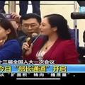 女記者狂翻白眼真相？網：男子偷放屁