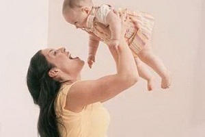 家長逗弄寶寶 避免十種危險動作