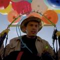 英男靠100顆氦氣球 南非上空飛逾25公里