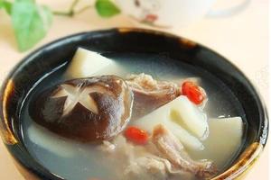 最愛香菇料理-香菇春筍煲雞湯