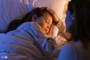 家長在孩子睡前別做3件事，影響孩子智力且易生病抵抗力差！
