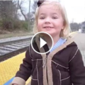 這個3歲小女孩最大的夢想就是搭一次火車，當火車來快到時...她的反應竟然是?! 網友看了全淚崩！！