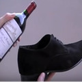 想喝红酒找不到开瓶器？只要一只皮鞋就能搞定！太神奇了！