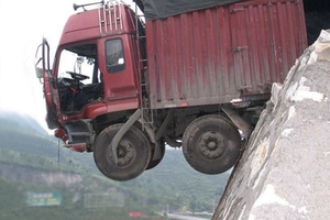 剎車失靈怎麼辦? 他當下這樣做之後救了自己！重要資訊，分享一次救人一命！