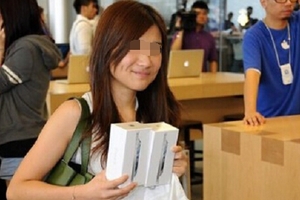 22歲的美女，月薪只有19000，卻買了最貴的iPhone 6s...她不知道父母為了湊錢給她卻.....