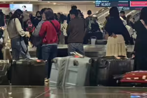 手提或托運都不行!「1類化妝品」禁帶入台 海關查獲直接丟 手提或托運都不行!「1類化妝品」禁帶入台 海關查獲直接丟