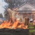 消防员放火烧房子，居民不但不阻止还赞成，背后的原因让人惊讶！
