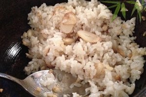 一位朋友每天吃「大蒜米飯」高血壓竟然消失了，痛風好了！坐骨神經也不痛了！超不可思議！！