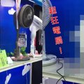 還真的是「電扇」呀！大賣場竟出現超狂消暑奇葩機型~網友笑噴：中秋烤肉就靠你啦！