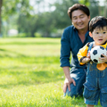 「你不蹲下，孩子永遠長不大！」 看似簡單，大多數爸媽卻想不通這個道理...