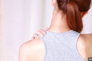 全身腰痠背痛嗎？來試試30秒的「腋下按摩操」！讓你全身通體舒暢！