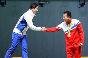 南北韓選手在領獎台上破冰握手，但北韓選手「接著說的一段話」讓他回國後可能會人間蒸發…