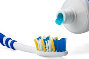 生活妙招 廢舊牙刷別扔掉 教你牙刷的另類用法