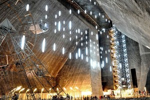 猶如置身電影世界的秘密基地： Salina Turda 地下鹽礦歷史博物館