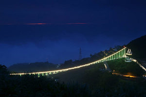全台最長景觀弔橋,梅山太平雲梯試燈當日下午1點30開始開放遊客登梯參觀。