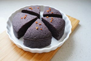 教你在家自製黑米糕，不揉面不發麵，香甜鬆軟，比蛋糕還好吃！