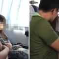 女子搭車熟睡遭色男「摸臉拉衣看胸」，他發現網友偷拍時看著鏡頭...(影片)